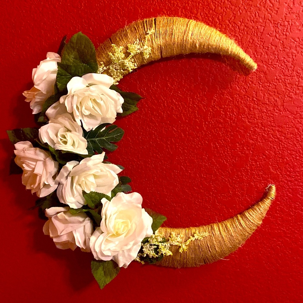 Outdoor/indoor floral wreath